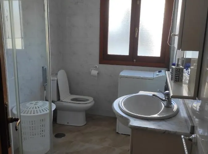 Crypsso E Iris O Grove