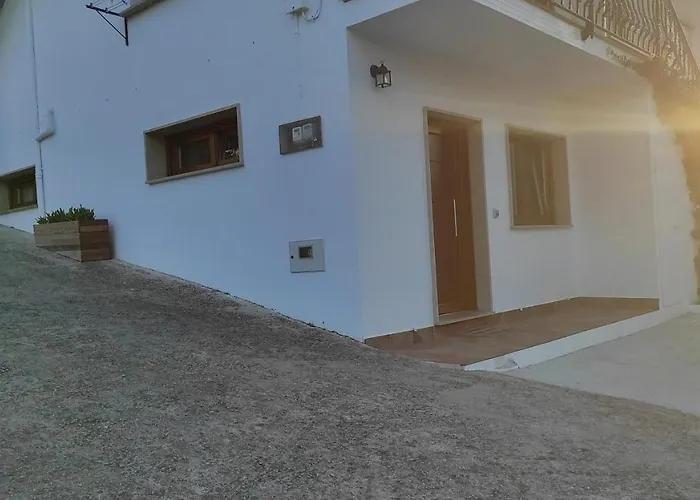 Crypsso E Iris O Grove