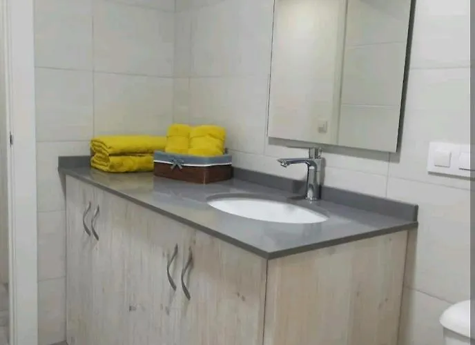 Daire Crypsso E Iris O Grove